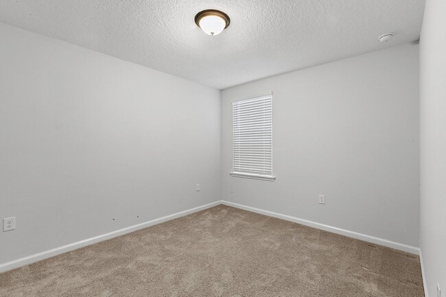 Building Photo - Contemporary Townhouse in East Village!