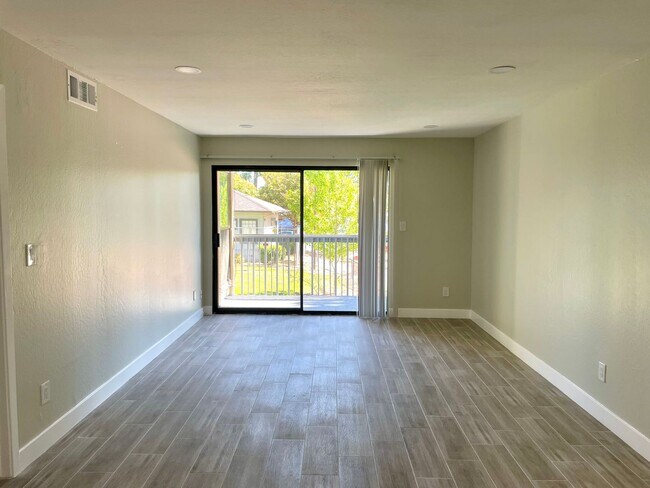 Building Photo - Fully Remodeled 2bedroom near downtown
