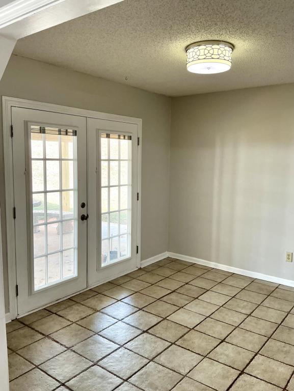 Building Photo - 617 Green Dr