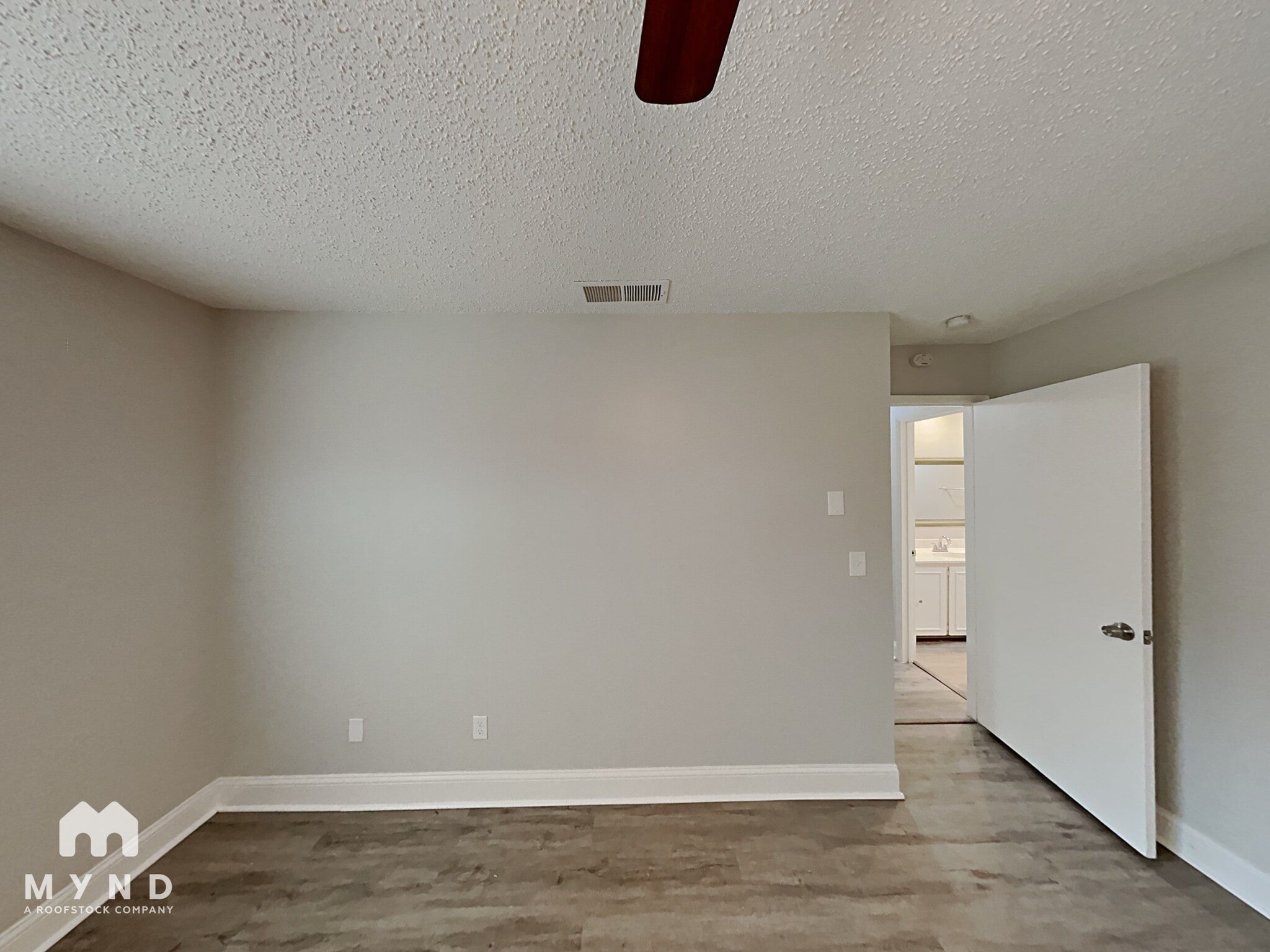 Building Photo - 1303 Hillsdale Dr