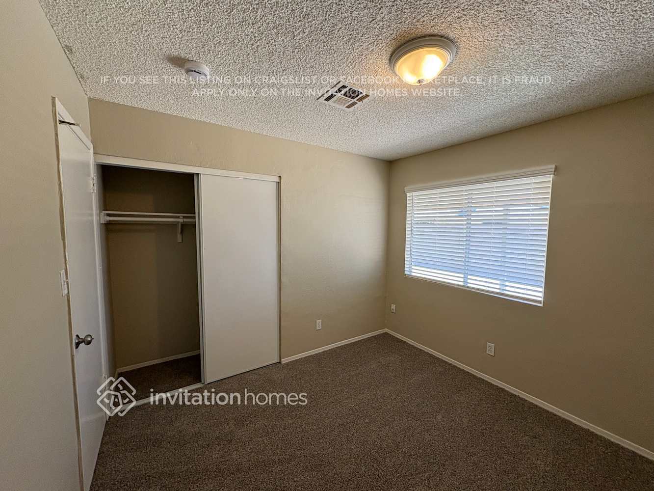 Building Photo - 8027 W Glenrosa Ave