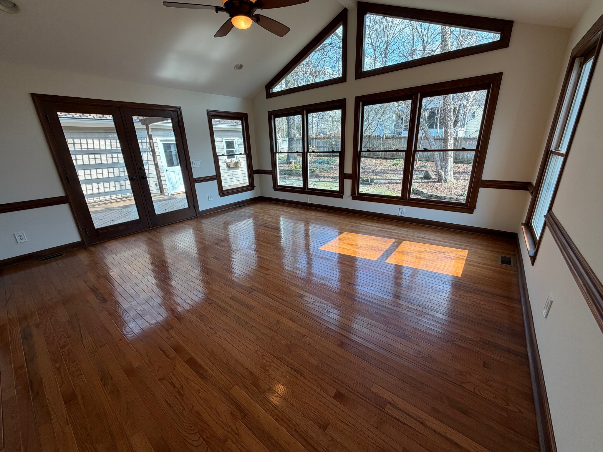 Building Photo - 3901 Buncombe Dr