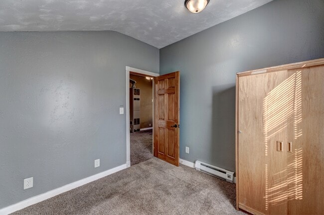 Building Photo - 812 Allen Ave