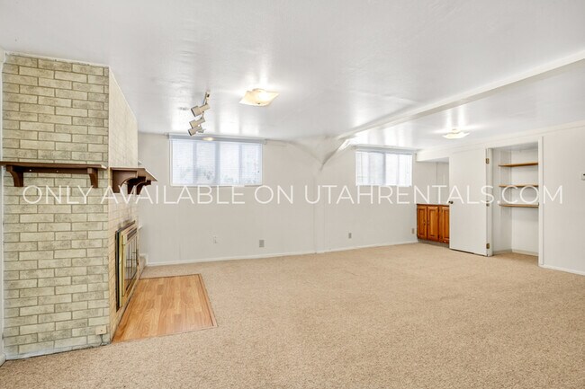Building Photo - 357 S 200 W St
