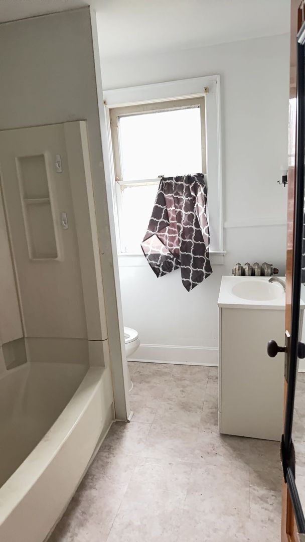 Building Photo - 704-706 Cypress Ave