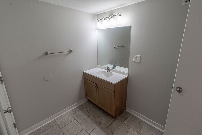 Building Photo - 2510 Quail Dr