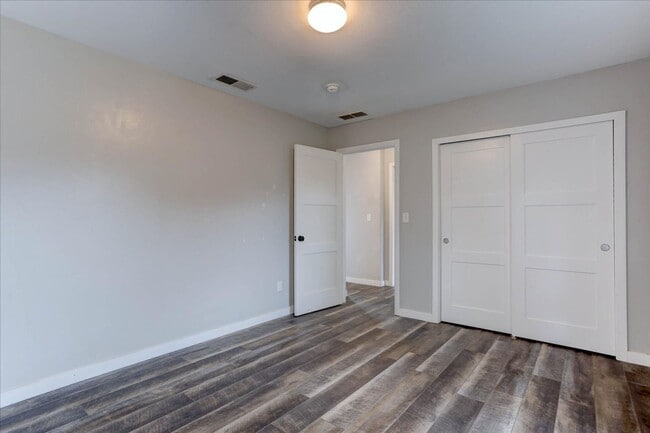 Building Photo - 867 20th St