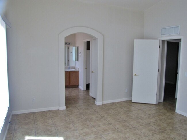 Building Photo - 4BR/2BA/2CG, 1889 sq.ft. home in Copper Sk...