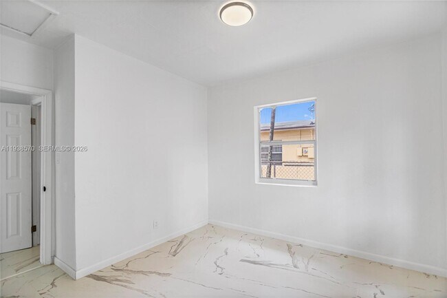 Building Photo - 988 NW 10th St