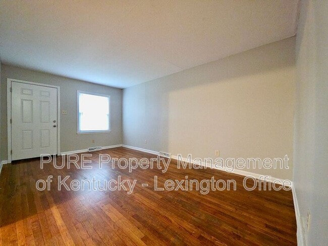 Building Photo - 304 Radcliffe Rd