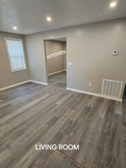 Building Photo - 2028 W Forest Dr