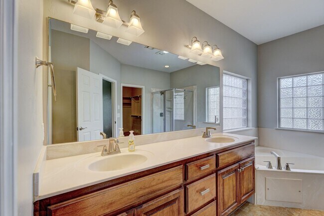 Building Photo - 4 Bedroom South Edmond Home For Rent