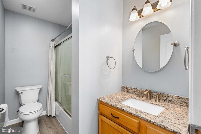 Building Photo - 806 Waters Edge Dr