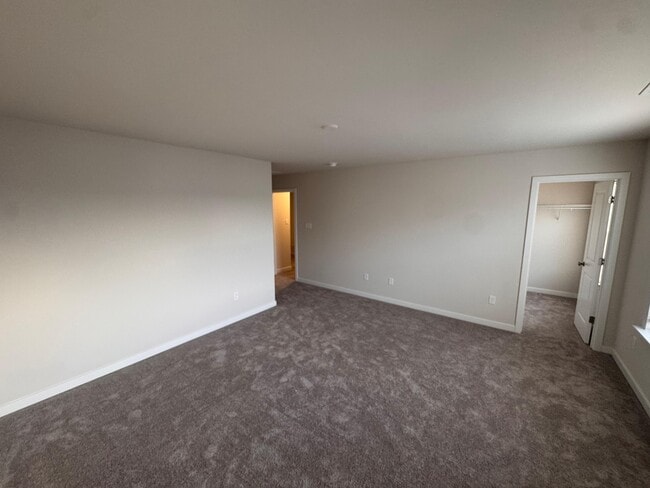 Building Photo - 6025 Crosswinds Dr