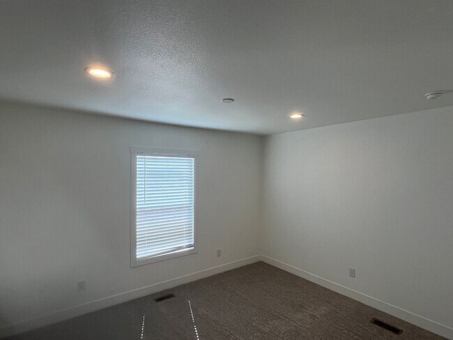 Building Photo - 22936 W Forest Pleasant Pl