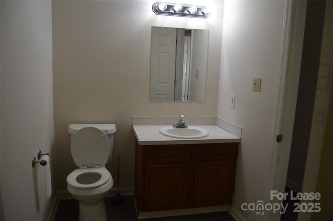 Building Photo - 309 Vance St