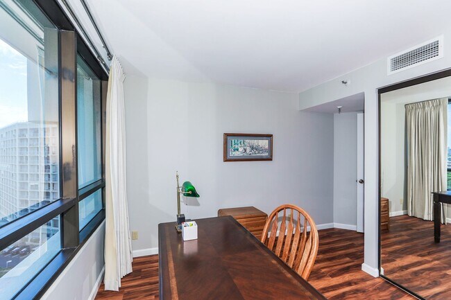Building Photo - 1525 Wilder Ave