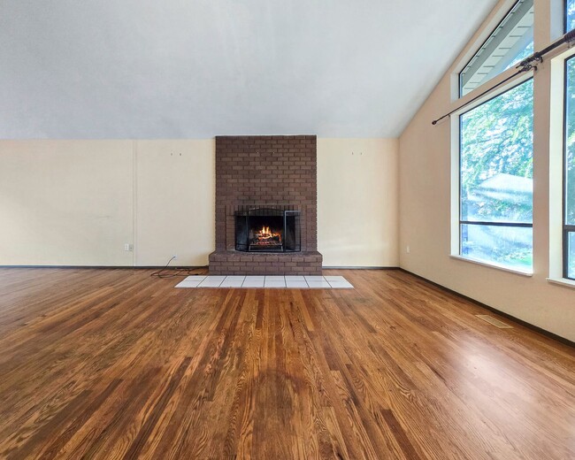 Building Photo - Charming 4-Bedroom Home with Bonus Rooms &...