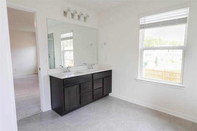 Building Photo - 9426 Castillo Ct