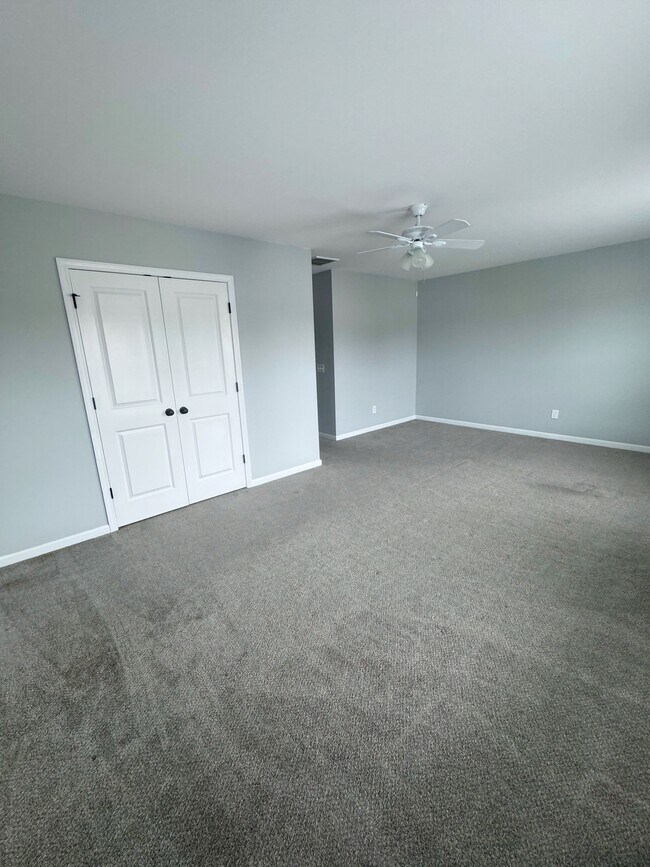 Building Photo - 1545 Oldenburg Dr
