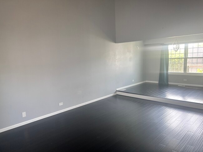 Building Photo - 646 White Ct