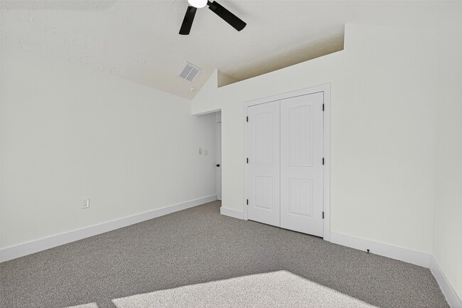 Building Photo - 3006 Golden Hills Ln