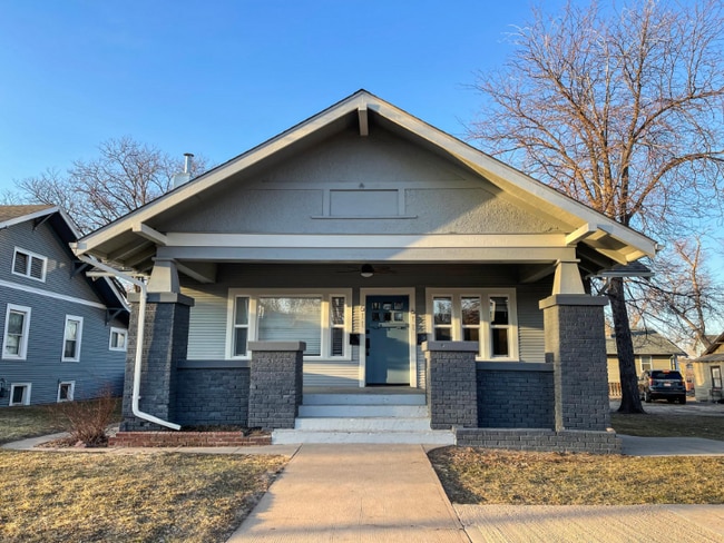 Building Photo - 611 18th St