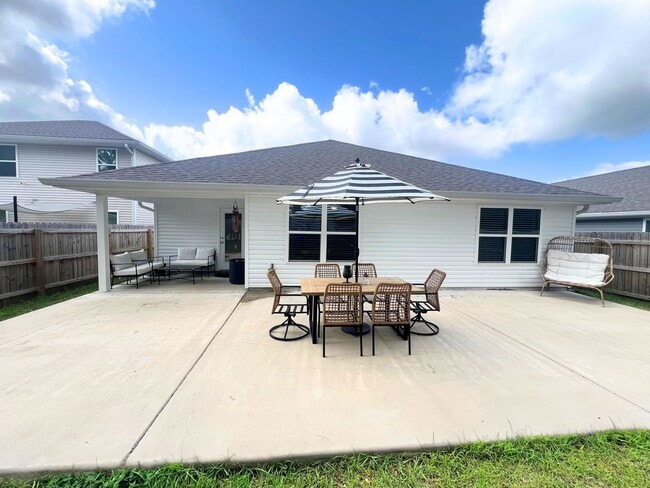 Building Photo - Woodlands 4 bed 2 bath gem !