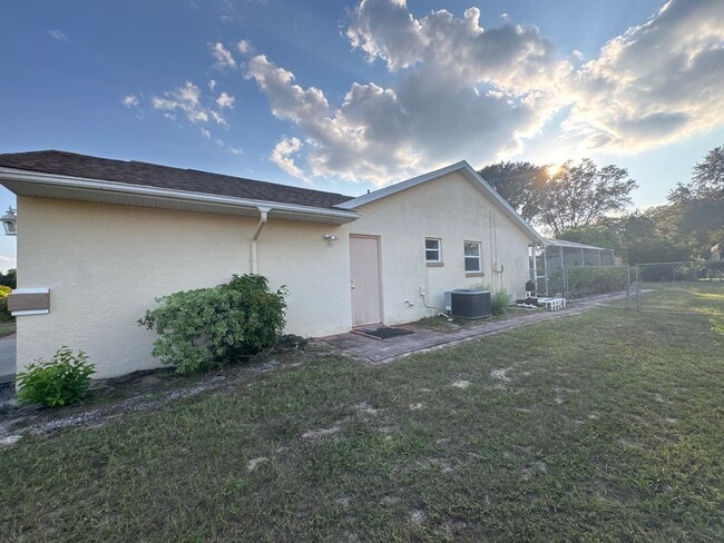 Building Photo - Beautiful Pool Home In Great Location!