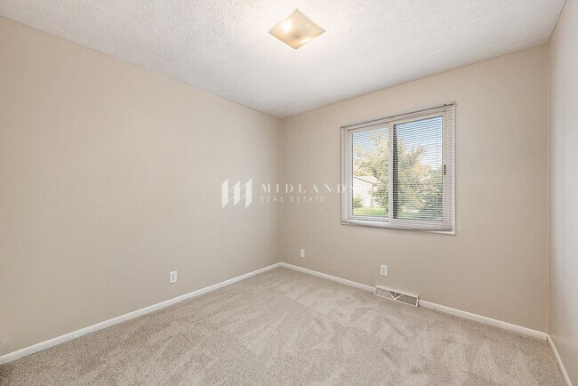 Building Photo - 3 Bedroom Bellevue Home