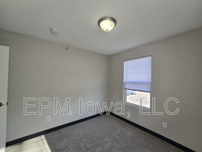 Building Photo - 60 Miller Ave SW