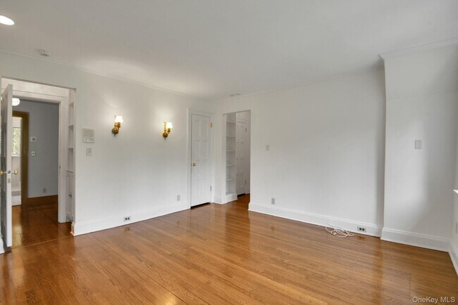 Building Photo - 46 Fenimore Rd