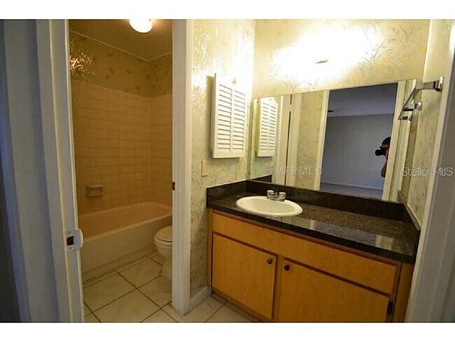 Building Photo - 720 100th Ave N