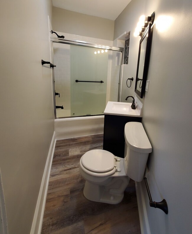 Building Photo - 4237 N Lincoln Ave