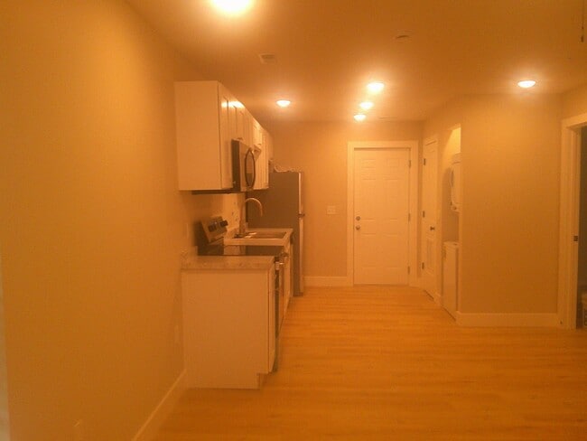 Building Photo - Fully Remodeled 2 Bed 1 Bath House