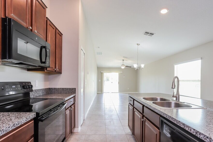 Building Photo - 4252 Unbridled Song Dr