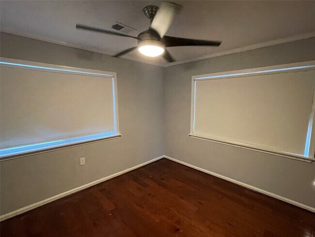 Building Photo - 6674 Sylvan Rd