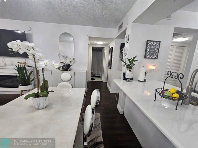 Building Photo - 2703 Nassau Bend