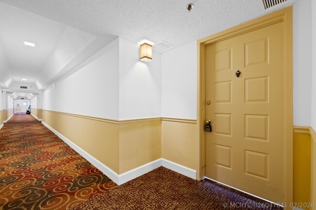 Building Photo - 105 Lake Emerald Dr