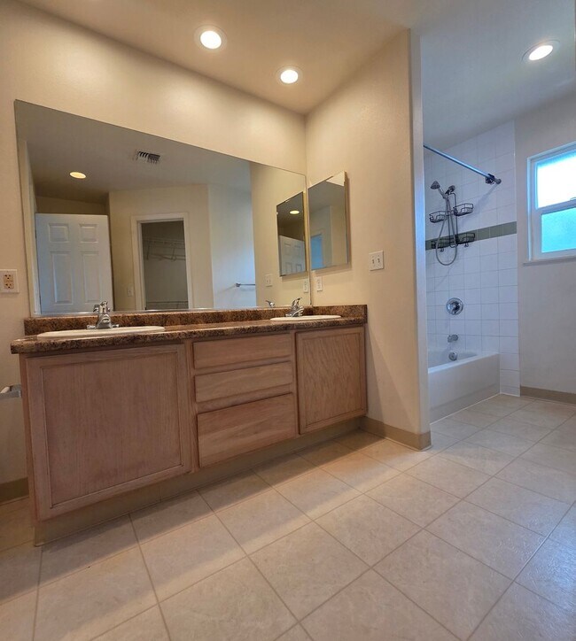 Building Photo - 3/2.5 home in Piilani Villages