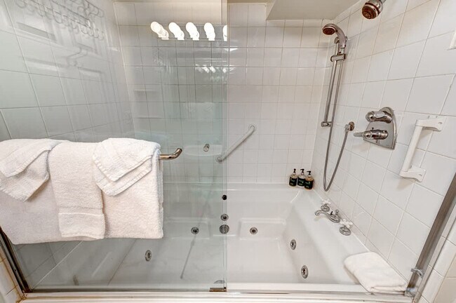 Building Photo - 1633 N North Park Avenue