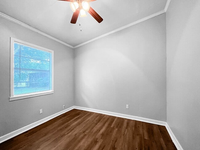 Building Photo - Beautifully Renovated 3-Bedroom Home with Spacious Backyard!