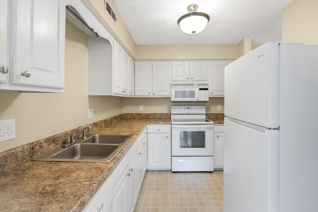 Building Photo - 612 Pine Ridge Pl