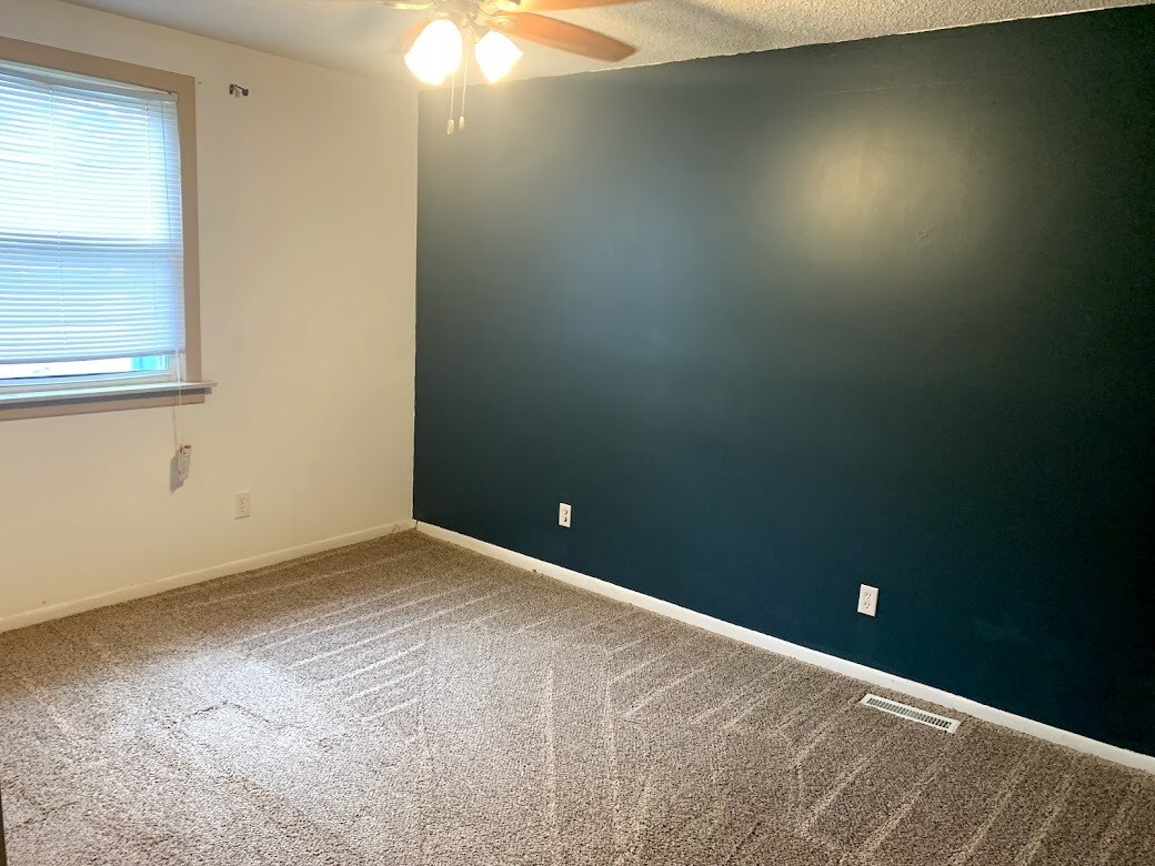 Bedroom - 901 N Walnut St