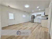 Building Photo - 307 Honeysuckle Dr