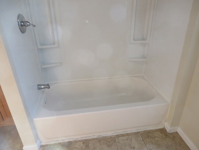 Building Photo - 5 Bedroom Home in the very core of Downtown (West Central, Downtown)