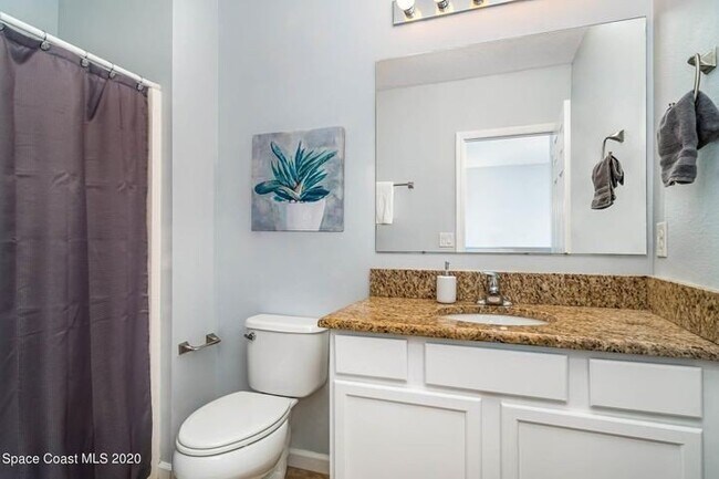 Building Photo - End Unit in Lake Washington Townhomes!!