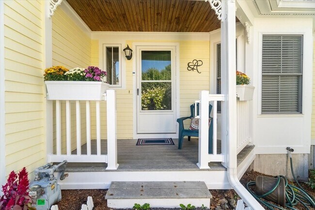 Building Photo - 68 Village Dr