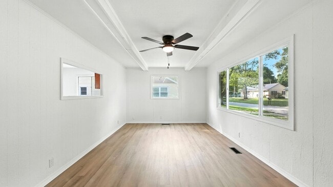 Building Photo - New 3 bedroom listing!