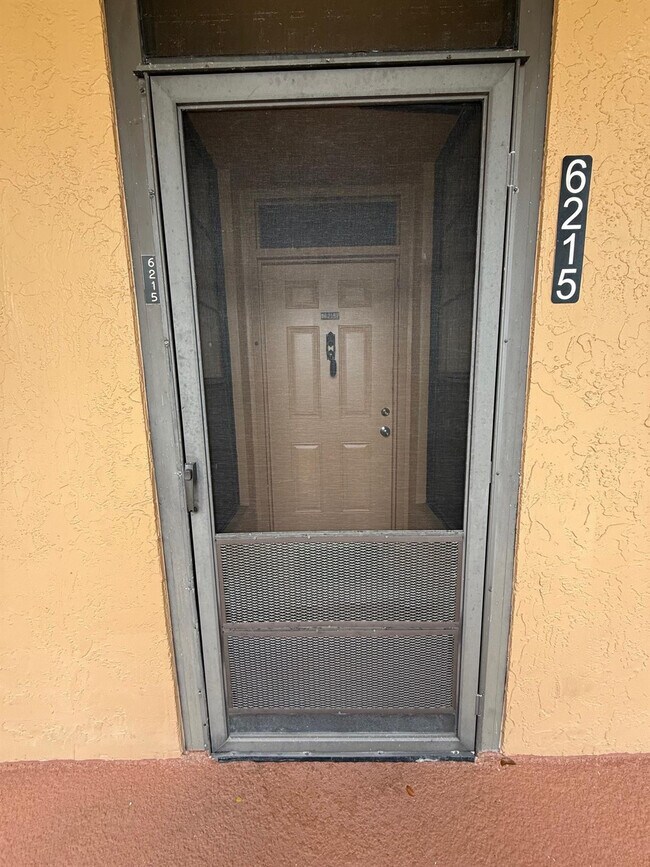 Building Photo - 6215 Coral Lake Dr